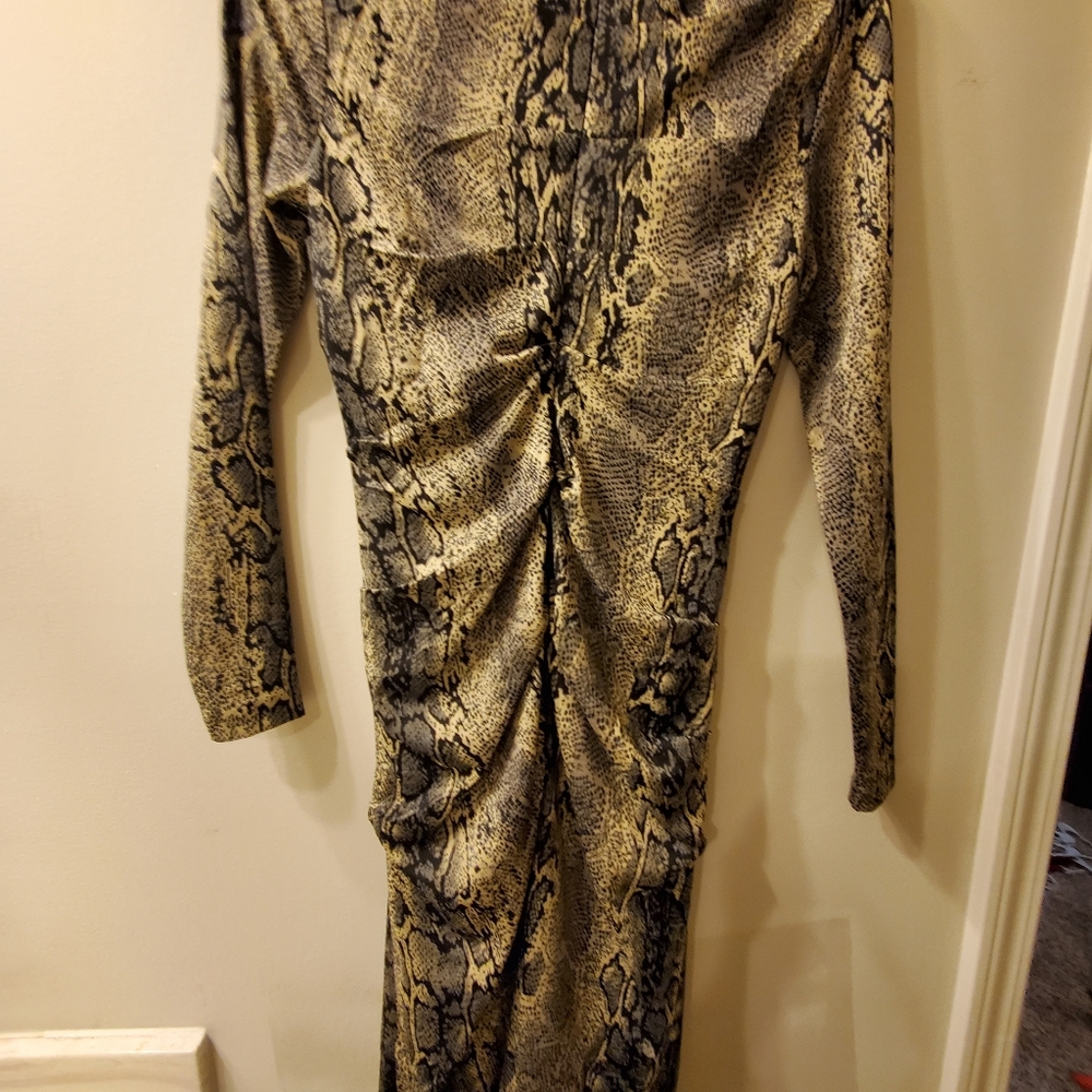 clothes - Picture 13 of 16